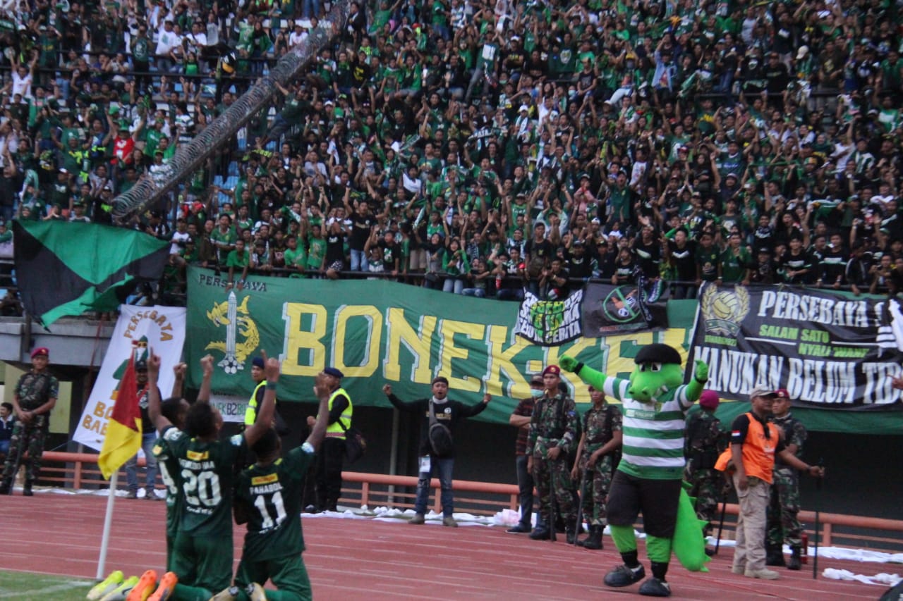 Selebrasi gol ketiga Persebaya, Ferinando Pahabol ke gawang Persija. (foto: Roesdan/ngopibareng)