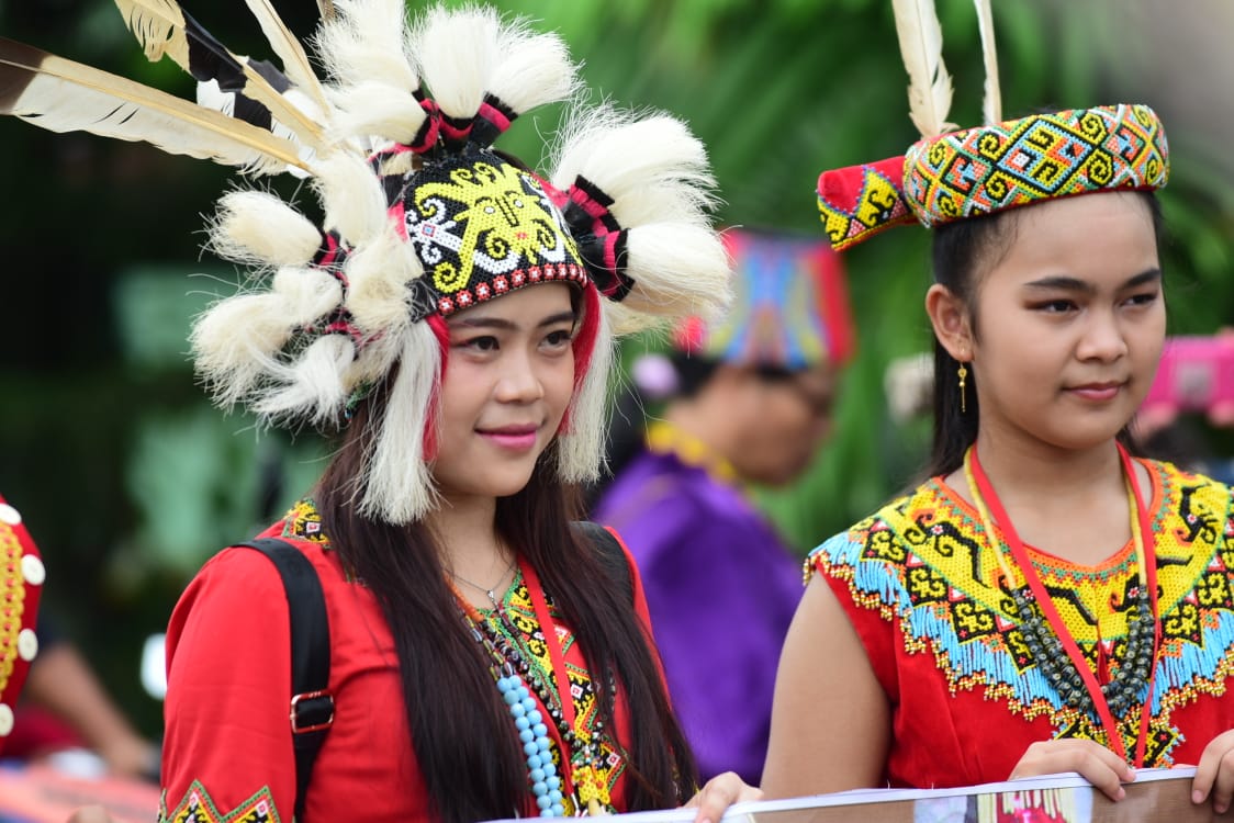 Mereka pun ambil bagian dan keramaian 1000 Mandau. foto:kemenpar