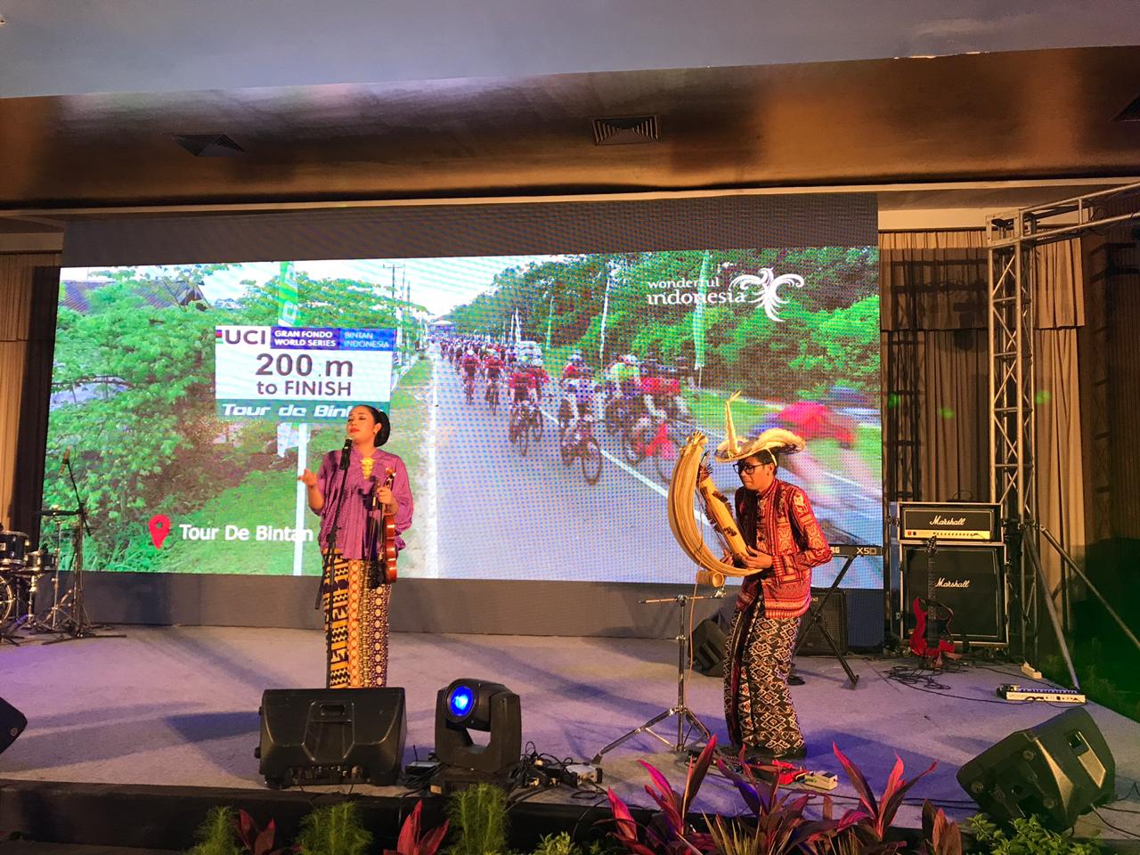 Dibuka tarian dan Sasando yang mampu hidup sport tourism crossburder. foto:kemenpar