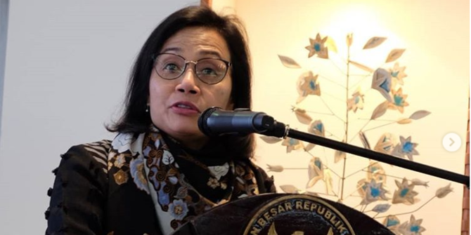 PRESENTASI: Sri Mulyani Indrawati tetap mengundang pesona. (Foto: akun fb Sri Mulyani)
