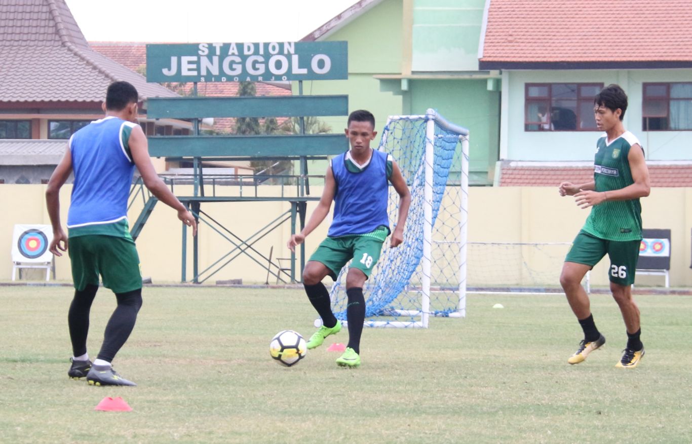 Latihan Persebaya di lapangan Jenggolo, Surabaya. (foto: Haris/ngopibareng)