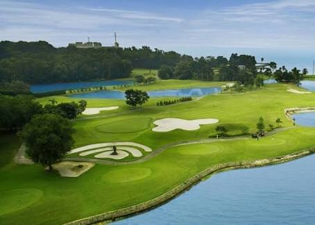 Salah andalan lapangan golf di Batam. gogolf.co