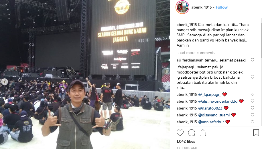 Bambang, driver ojek online dapat tiket gratis konser Guns N' Roses dari penumpangnya.