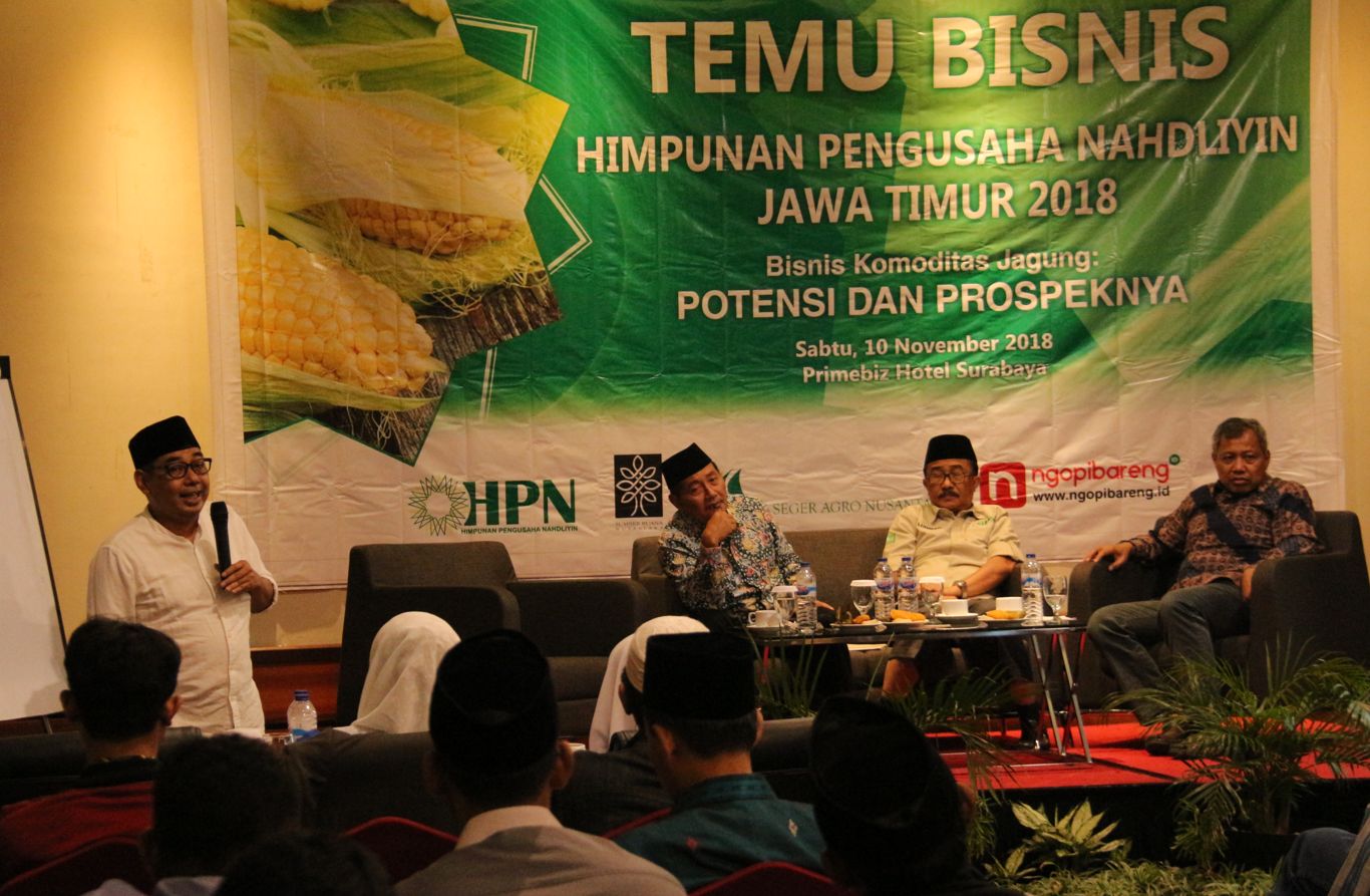 Ketua HPN Jatim, Arif Affandi saat memaparkan sambutan di depan pengusaha jagung. (foto: Haris/ngopibareng)