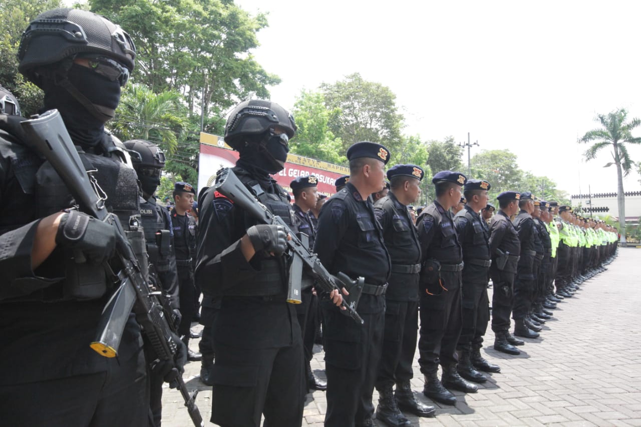 apel pasukan pengamanan Pemilihan Kepala Desa (Pilkades) Serentak Kabupaten Malang di lapangan Satya Haprabu, Sabtu 10 November 2018. 