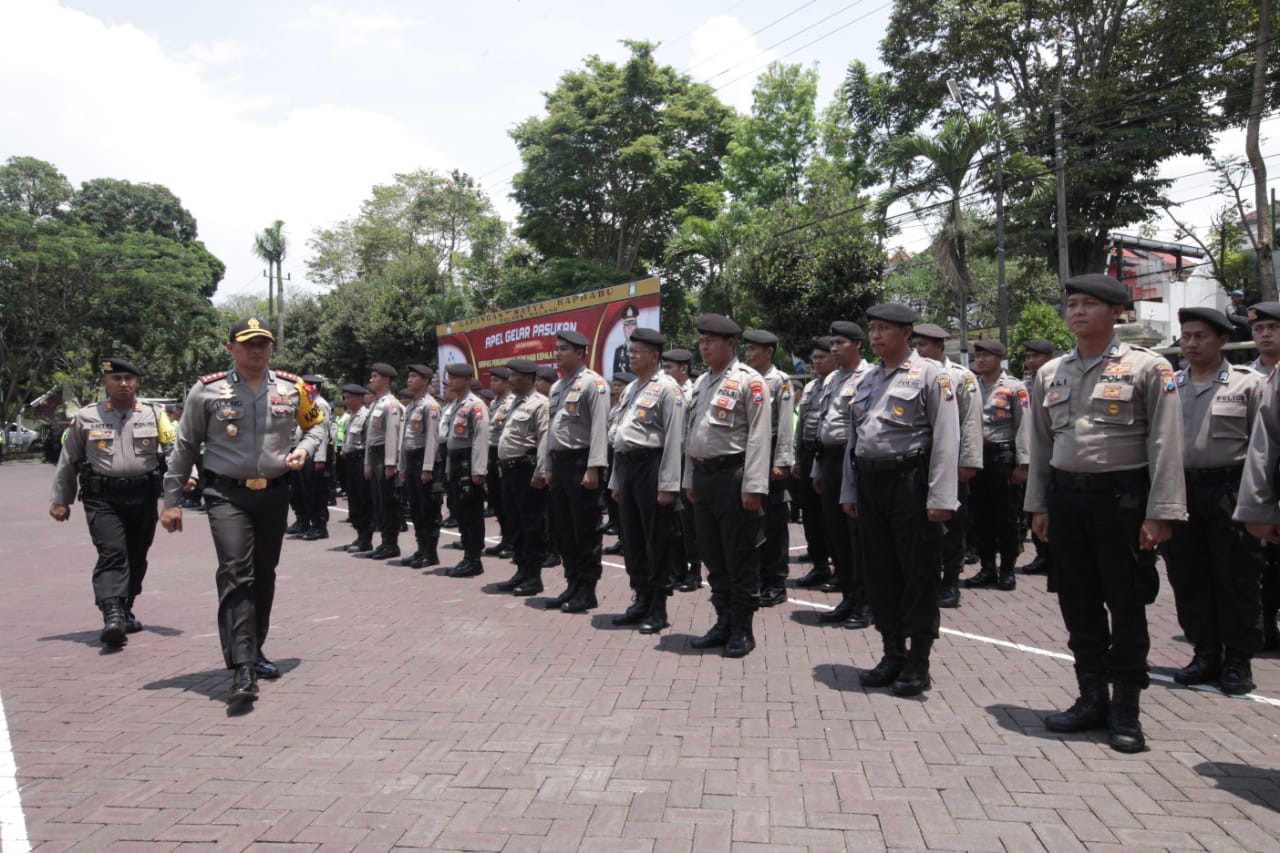 Apel pasukan pengamanan Pemilihan Kepala Desa (Pilkades) Serentak Kabupaten Malang di lapangan Satya Haprabu, Sabtu 10 November 2018. 