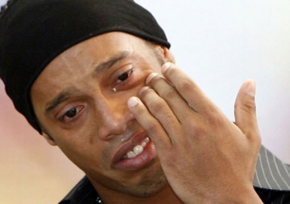 Ronaldinho Assis de Moreira terbelit utang properti.