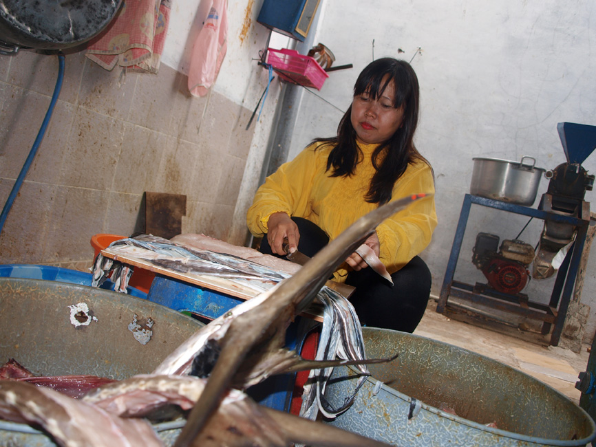 Tjek Entis alias Trisiana Permata Sari. Pintar bisnis pempek. Dari Giras sampai sukses bikin pabrik. foto:widikamidi/ngopibareng.id