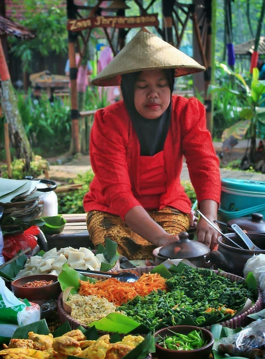 Ini bakul pecel apa bakul durian ya hehehe. Bisa apa ajah kalau di pasar digital. foto:genpi