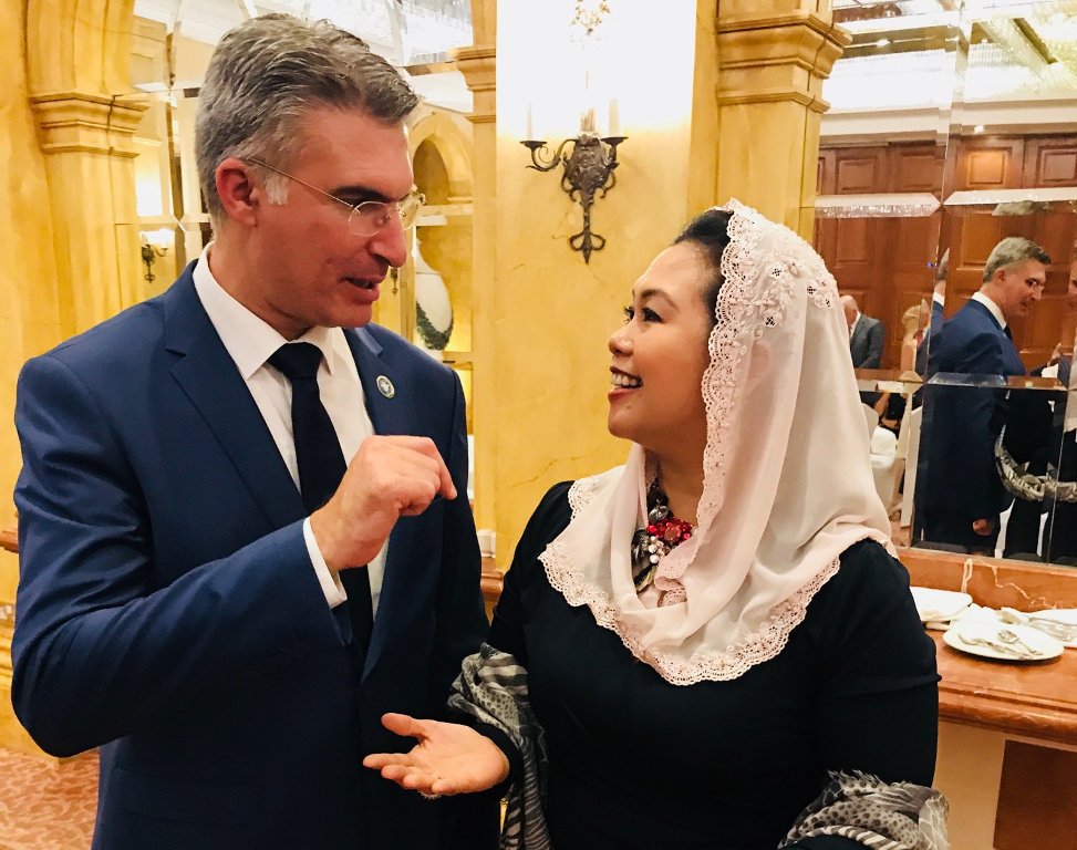 PERDAMAIAN: Kesempatan emas bagi Yenny Wahid tampil di Paris Peace Forum. (Foto: Yenny Wahid for ngopibareng.id)