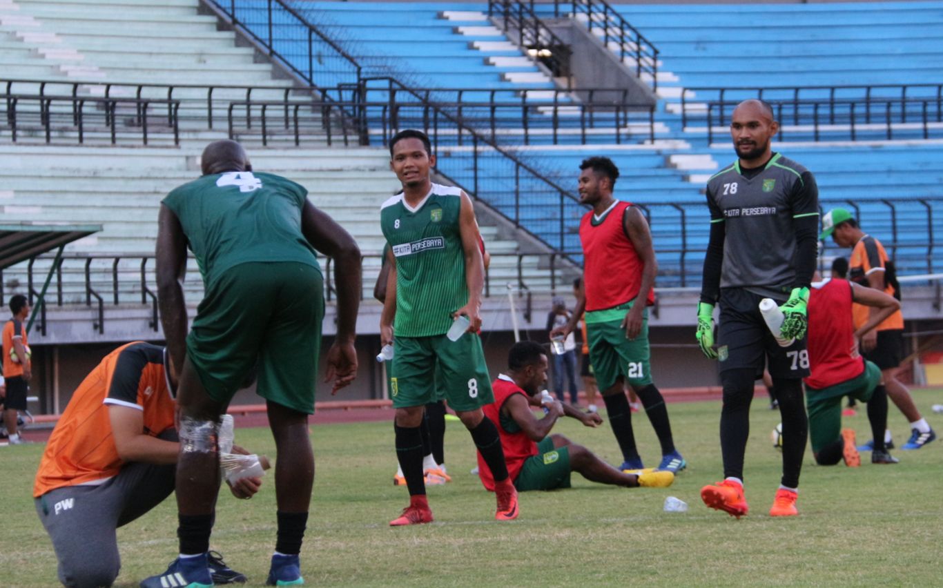 Persebaya latian di Stadion Gelora Bung Tomo, Surabaya. (foto: Haris/ngopibareng)