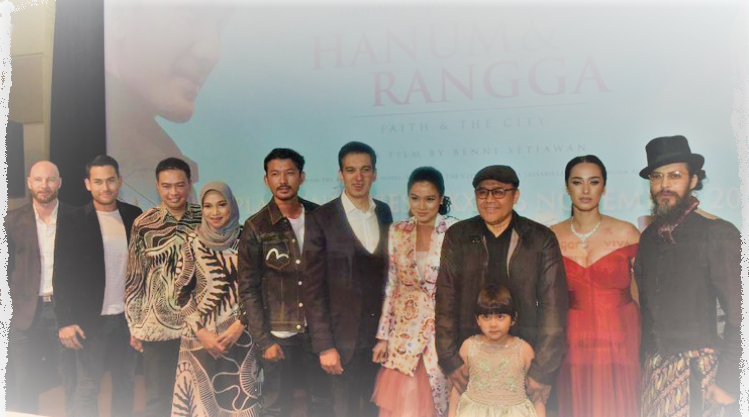 Manoj Punjabi (kelima dari kiri), pemilik MD Pictures produser film Hanum & Rangga.