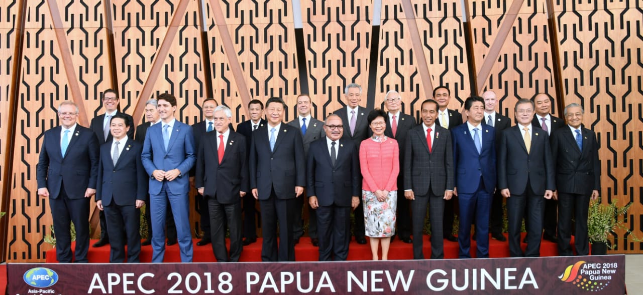 TOKOH DUNIA : Presiden Joko Widodo di antara pemimpin dunia pada APEC Business Advisory Council (ABAC) di Port Moresby, Papua New Guinea. (Foto: Laily Rachev - Biro Pers Setpres)