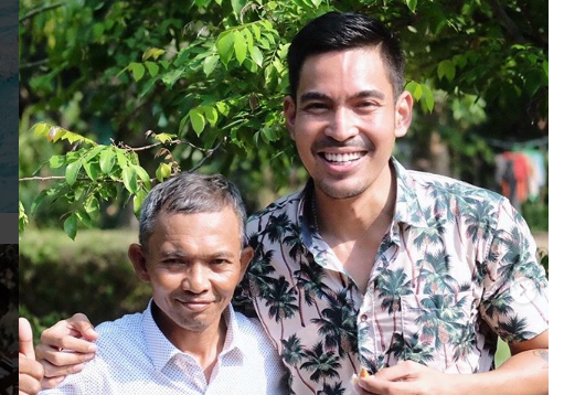 Robby Purba bersama pak Joko, guru yang viral karena dibully murid.