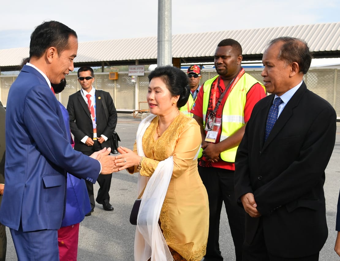 PAMITAN: Presiden Joko Widodo usai menghadiri Working Lunch: Promoting Inclusive Growth in The Digital Age dalam rangkaian KTT APEC 2018 Papua Nugini. (Foto: Media Setpres for ngopibareng.id)