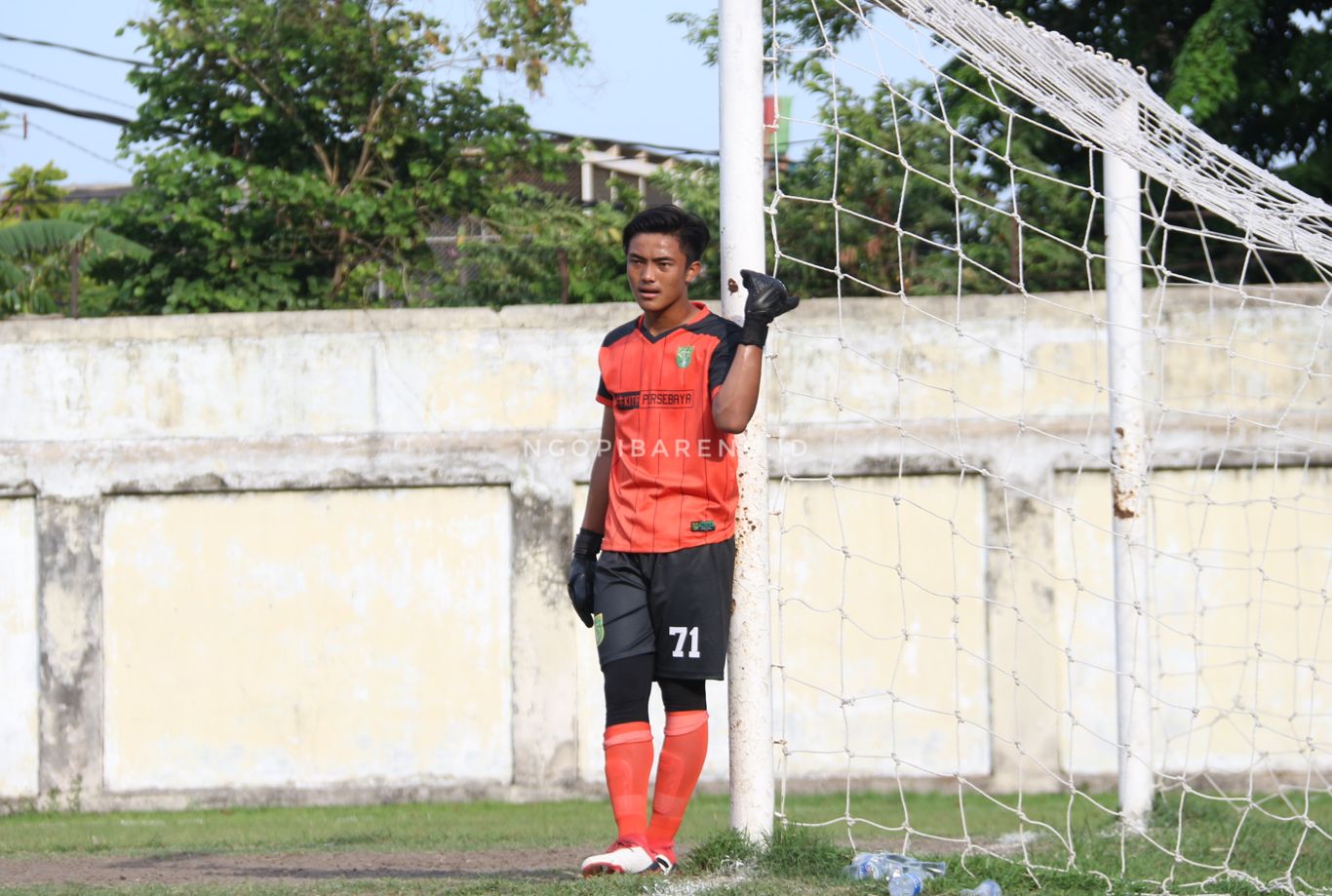 Kiper Persebaya, Ernando Ari. (foto: Haris/ngopibareng)