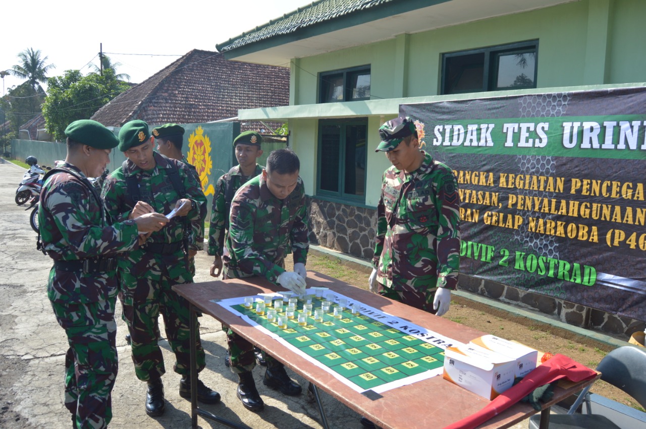 Divif 2 Kostrad gelar sidak tes urine. (Foto: Divif 2 Kostrad)