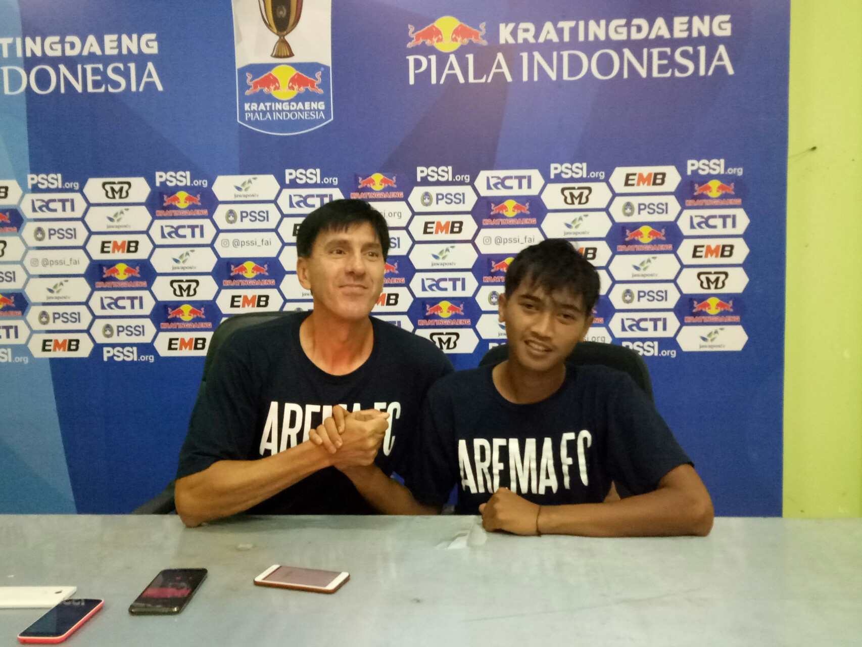 Milan Petrovic dan Jayus Hariono (Foto: Umar/ngopibareng.id)