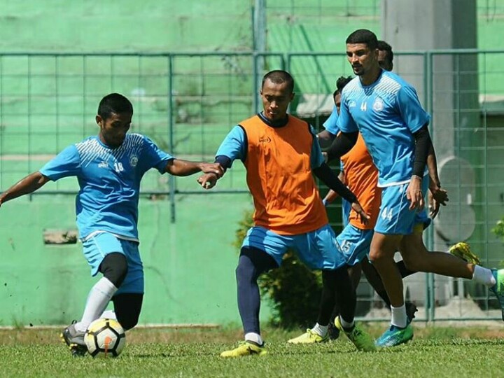 Pemain Arema FC saat berlatih di Stadion Gajayana. (Foto: Dokumentasi Arema FC)