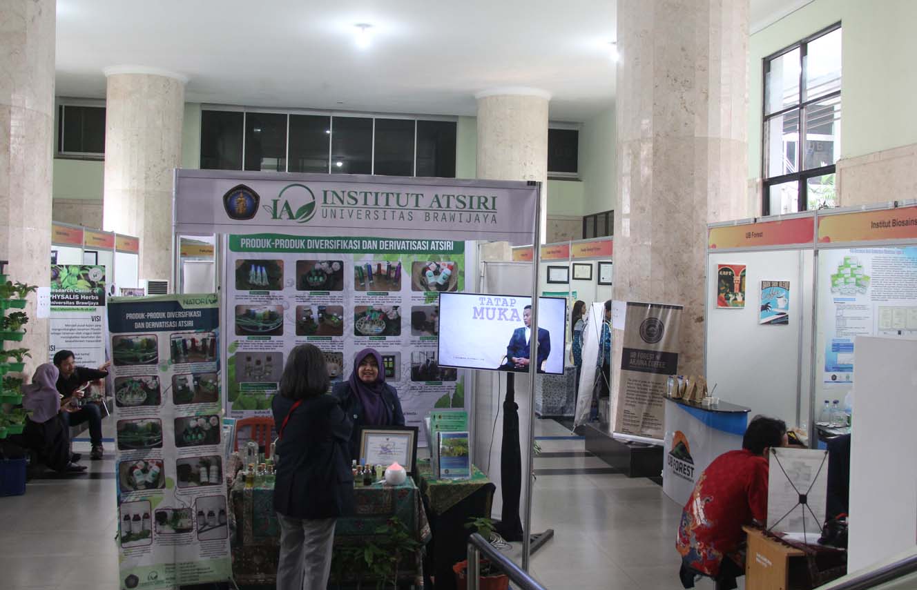 Pameran produk unggulan di UB. (Foto: Istimewa)