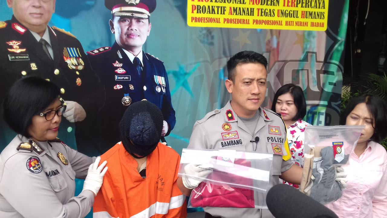 Polres Malang Kota gelar perkara kasus pencabulan di bawah umur dengan tersangka SFR, warga Semorokandang, Kedungkandang, Kota Malang. (Foto: Umar/ngopibareng.id)