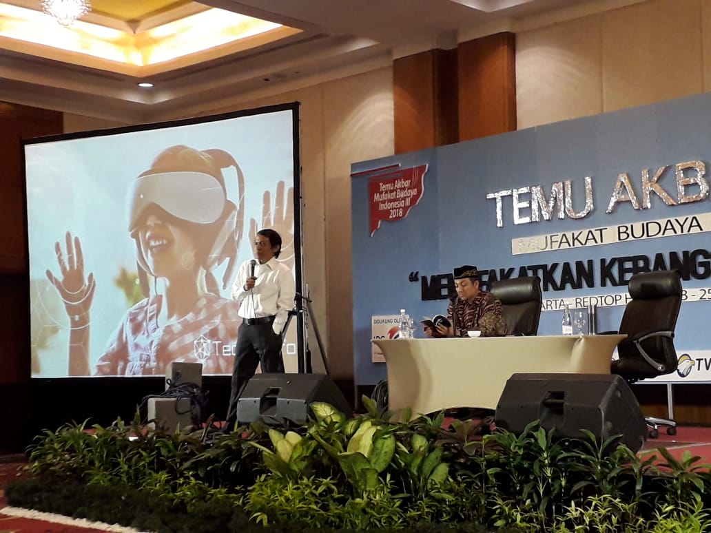 PEMBUKAAN: Radhar Panca Dahana saat Temu Akbar III Mufakat Budaya Indonesia (MBI) tetap berlangsung di Hotel Redtop, bilangan Gambir Jakarta, 23 - 25 November 2018. (Foto: riadi/ngopibareng.id)