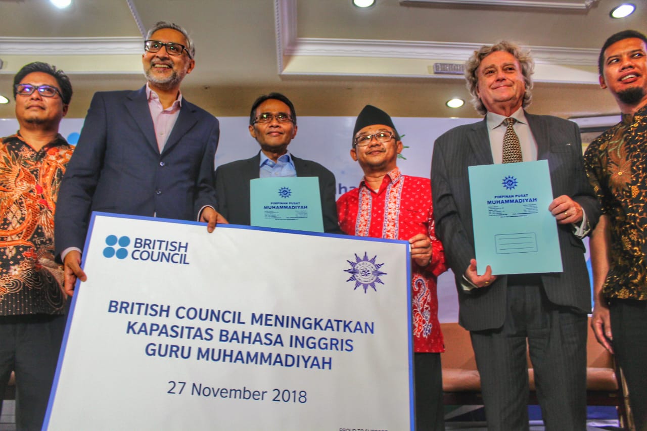 MOU: Pimpinan Pusat Muhammadiyah menandatangani Nota Kesepahaman (MoU) dengan British Council dan Kedutaan Besar Inggris di Gedung Pusat Dakwah Muhammadiyah, Jakarta. (Foto: md for ngopibareng.id)