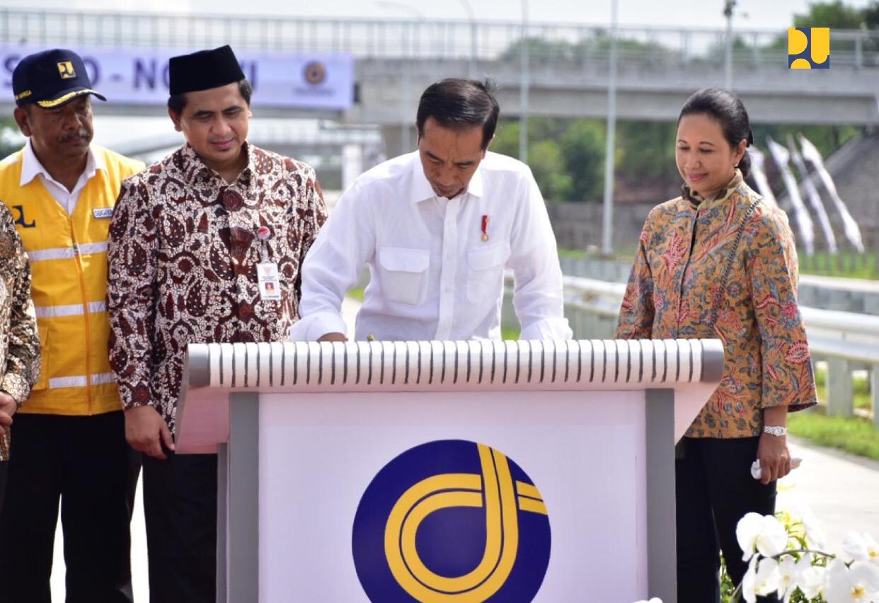 Presiden Jokowi meresmikan tol Sragen - Ngawi, Rabu, 28 November 2018. (Foto: Biro Pers Setpres)