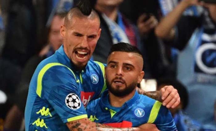 Marek Hamsik (kiri) merayakan golnya ke gawang Red Star, Kamis dini hari. (Foto: AFP)