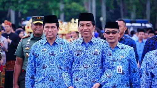 Presiden hadir, Korpri disemarakkan angklung. foto:ist