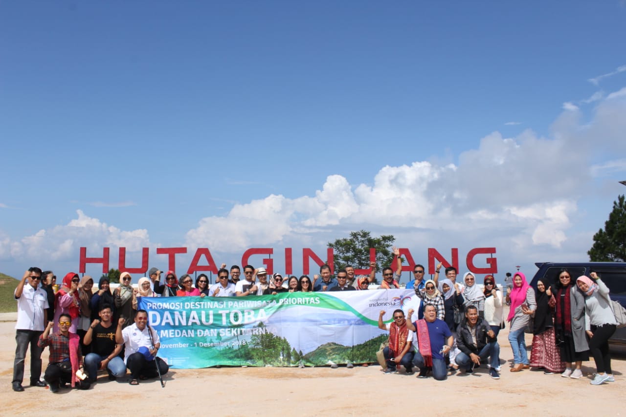 Dekat saja, seperti aku dihatimu, jadi jangan ragunke Huta Ginjang. foto:pesona indonesia