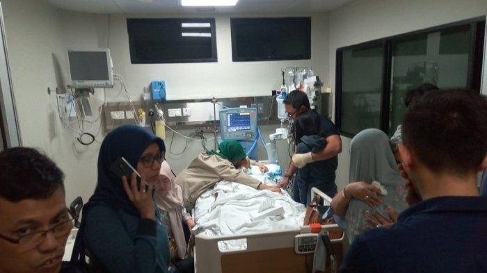 Suasana duka keluarga Zumi Zola sepeninggal Zulkifli Nurdin di Rumah Sakit Pondok Indah, Jakarta Selatan, Rabu 28 November 2018.