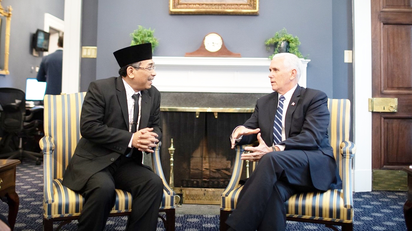 Gus Yahya ketika berdialog bersama Wapres AS Mike Pence di Washigton. (Foto: ycs for ngopibareng.id)