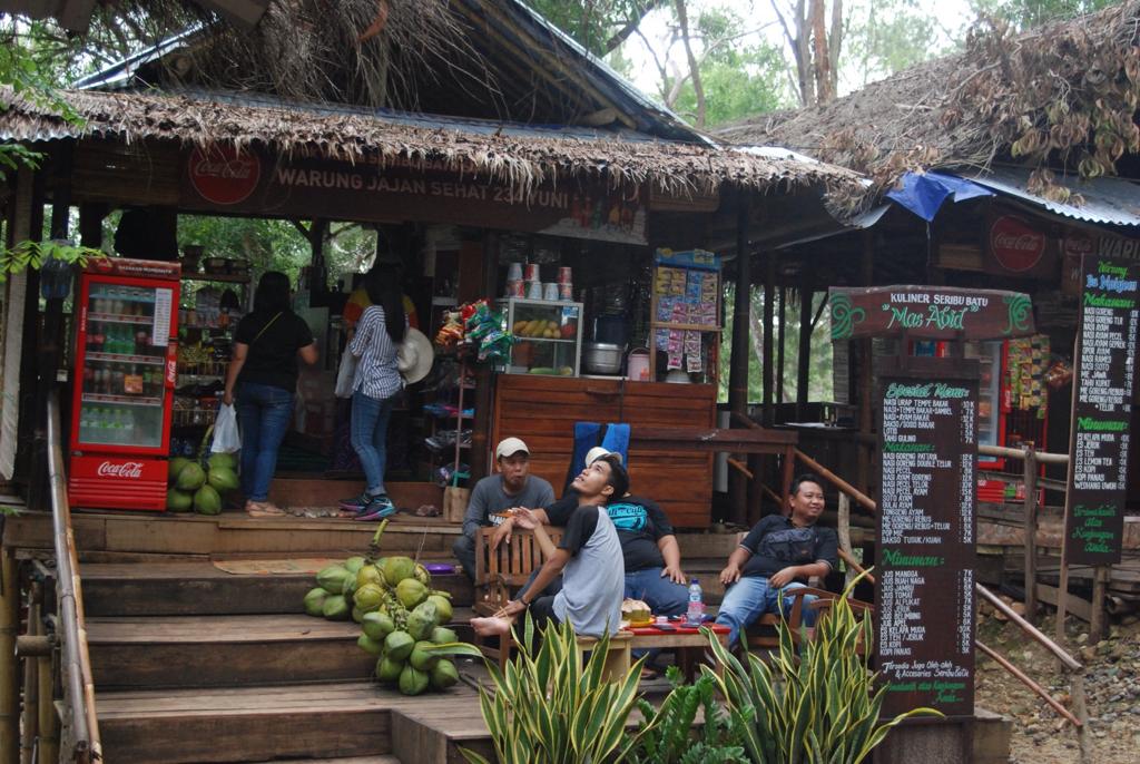 Rumah kayu, suejuk, dan bungkusan keramahan yang jadi andalan. foto:pesona indonesia