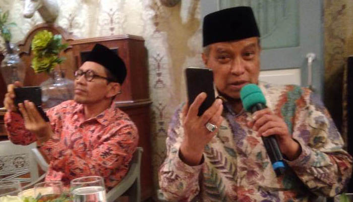 Ketua PBNU Said Aqil sirodj bersama Robikin Emhas Ketua Bidang Hukum PBNU dalam sebuah acara. (Foto: Asmanu/ngopibareng.id)