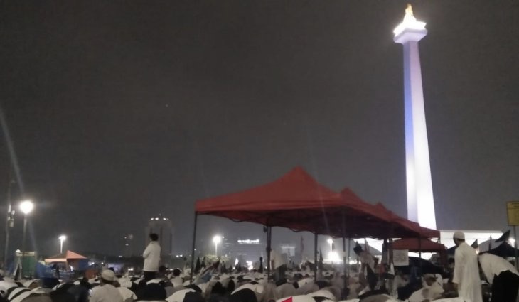 Suasana subuh di kawasan Monas (2/12). Foto: Antara