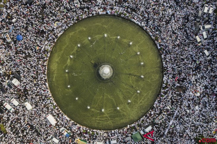 Massa reuni 212 di Monumen Nasional, Minggu (2/12). Foto: antara