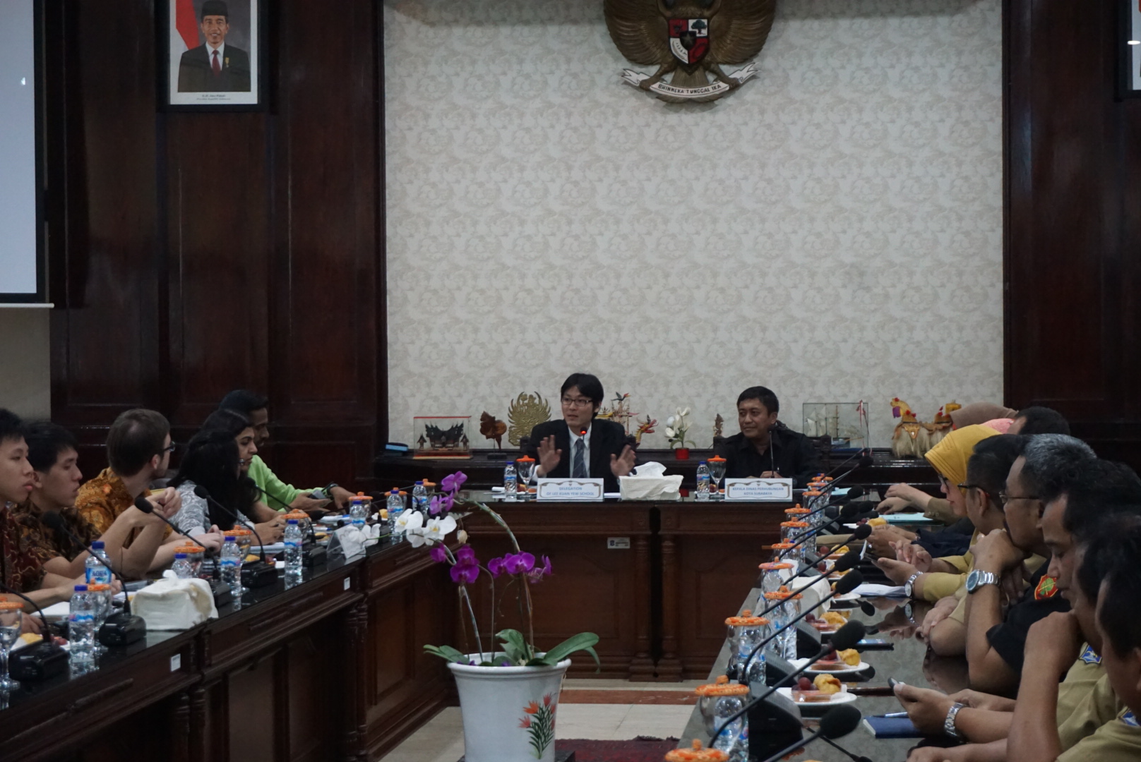 Sekitar 60 orang delegasi diterima langsung oleh perwakilan pejabat di lingkungan Pemkot Surabaya di ruang sidang Balai Kota, Senin, 3 Desember 2018. (Foto: Farid/ngopibareng.id)