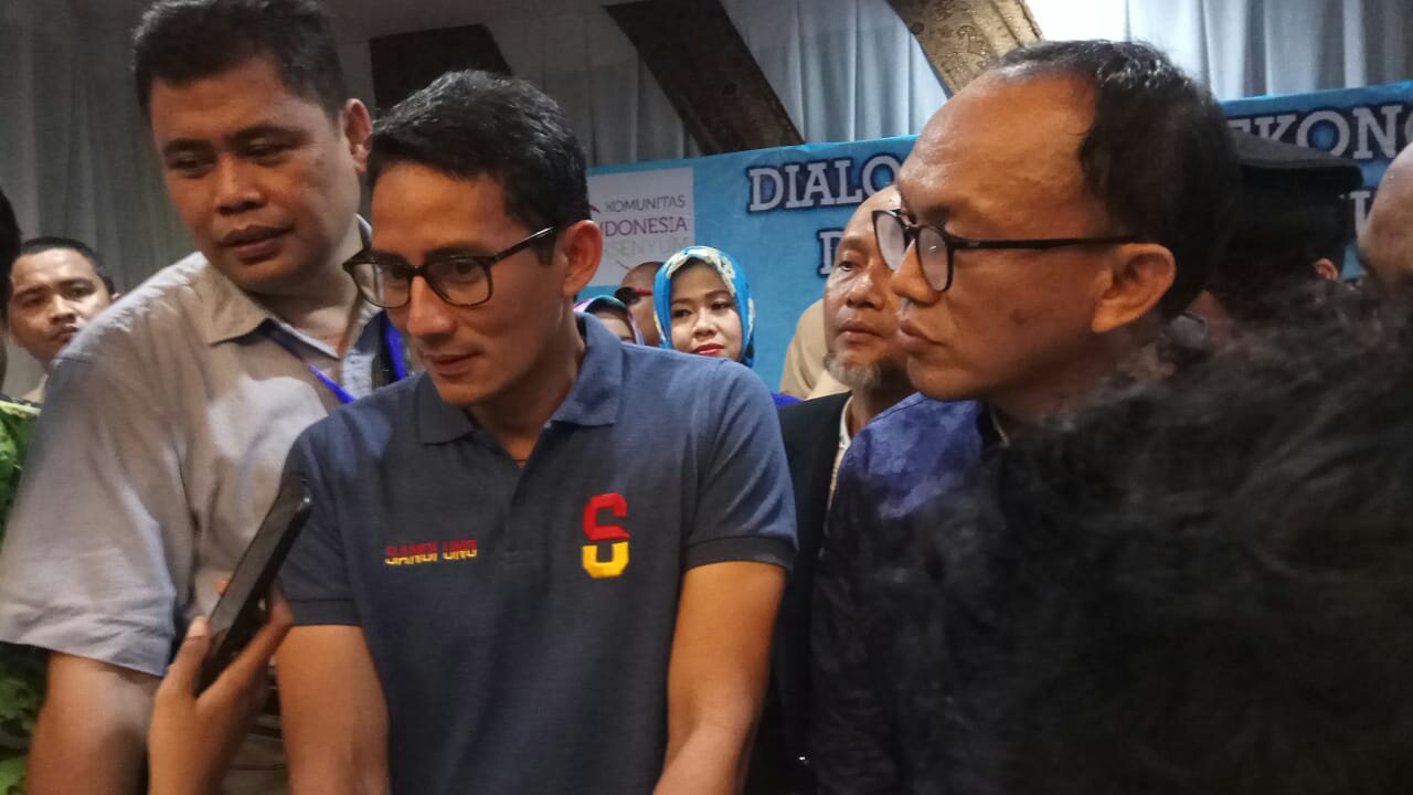 Sandiaga Uno usai menjadi pembicara dalam dialog bersama pengusaha Surabaya (4/12). Foto: istimewa