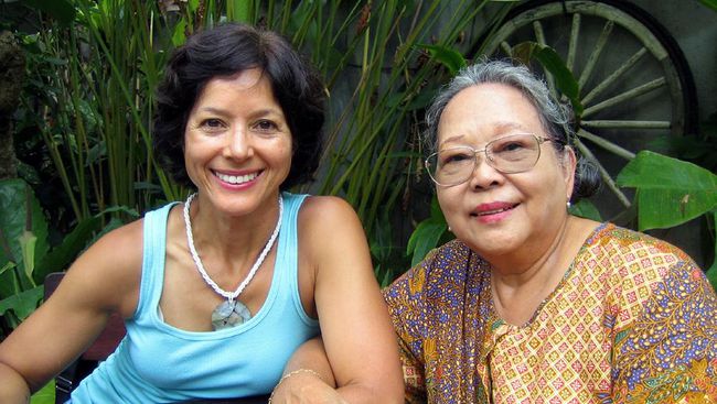 NH Dini dan putrinya, Marie Claire Lintang Coffin.