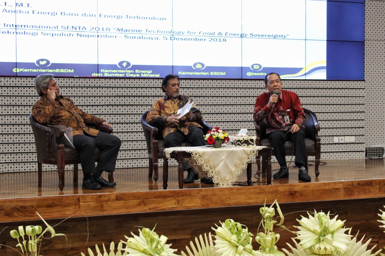 Direktur Aneka Energi Baru dan Energi Terbarukan Kementerian ESDM, Harris dan  Kepala Badan Riset dan Sumber Daya Manusia Kementerian Kelautan dan Perikanan (KKP), Prof Syarif Widaja ketika menjadi pembicara dalam acara SENTA 2018.