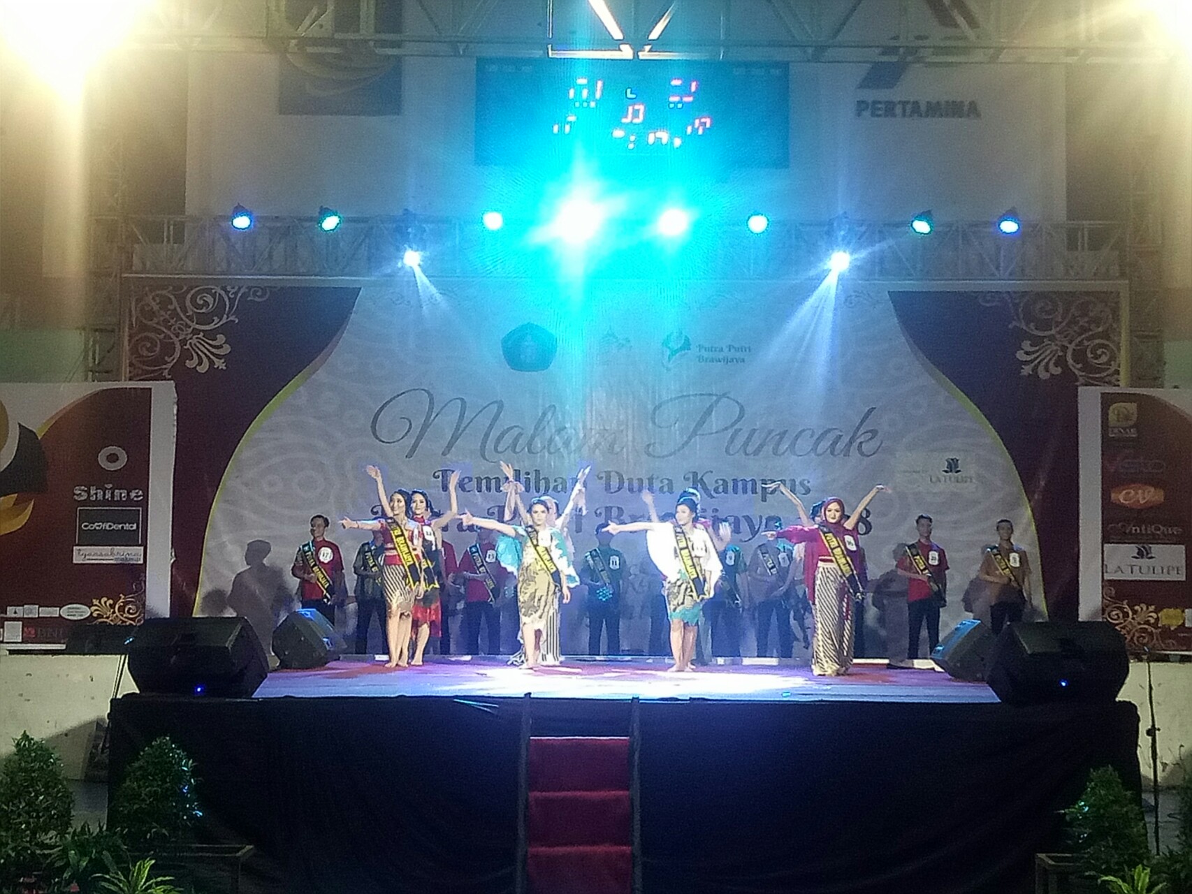 Suasana Grand Final Pemilihan Duta Kampus Putra Putri Brawijaya 2018 di GOR Pertamina Universitas Brawijaya (UB), Rabu 5 Desember 2018 malam.