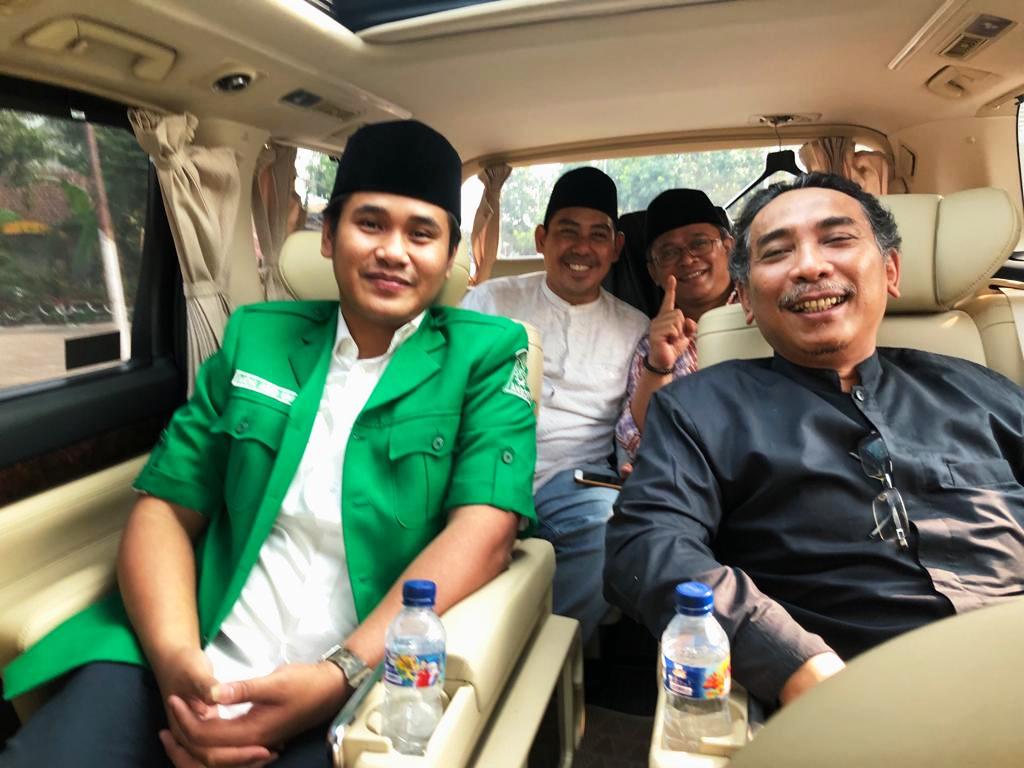 BIMBINGAN ULAMA: Abid Umar bersama KH Yahya Cholil Staquf, Katib Am PBNU. (Foto: no for ngopibareng.id)