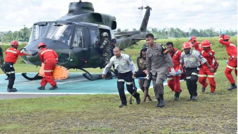 Evakuasi korban penembakan di Nduga, Papua.