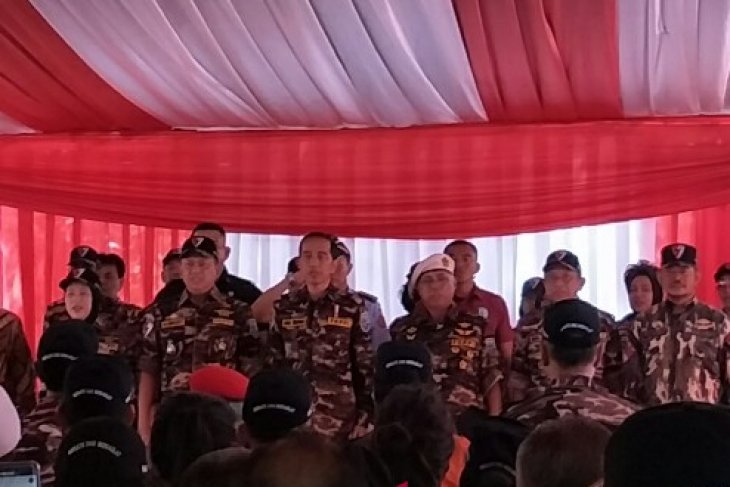 Presiden Jokowi saat membuka Jambore Kebangsaan Bela Negara Keluarga Besar Forum Komunikasi Putra Putri TNI-Polri (FKPPI) Tahun 2018 di Bumi Perkemahan Ragunan Jakarta,  Jumat(7 Desember 2018. (Foto: Antara/Agus Salim)