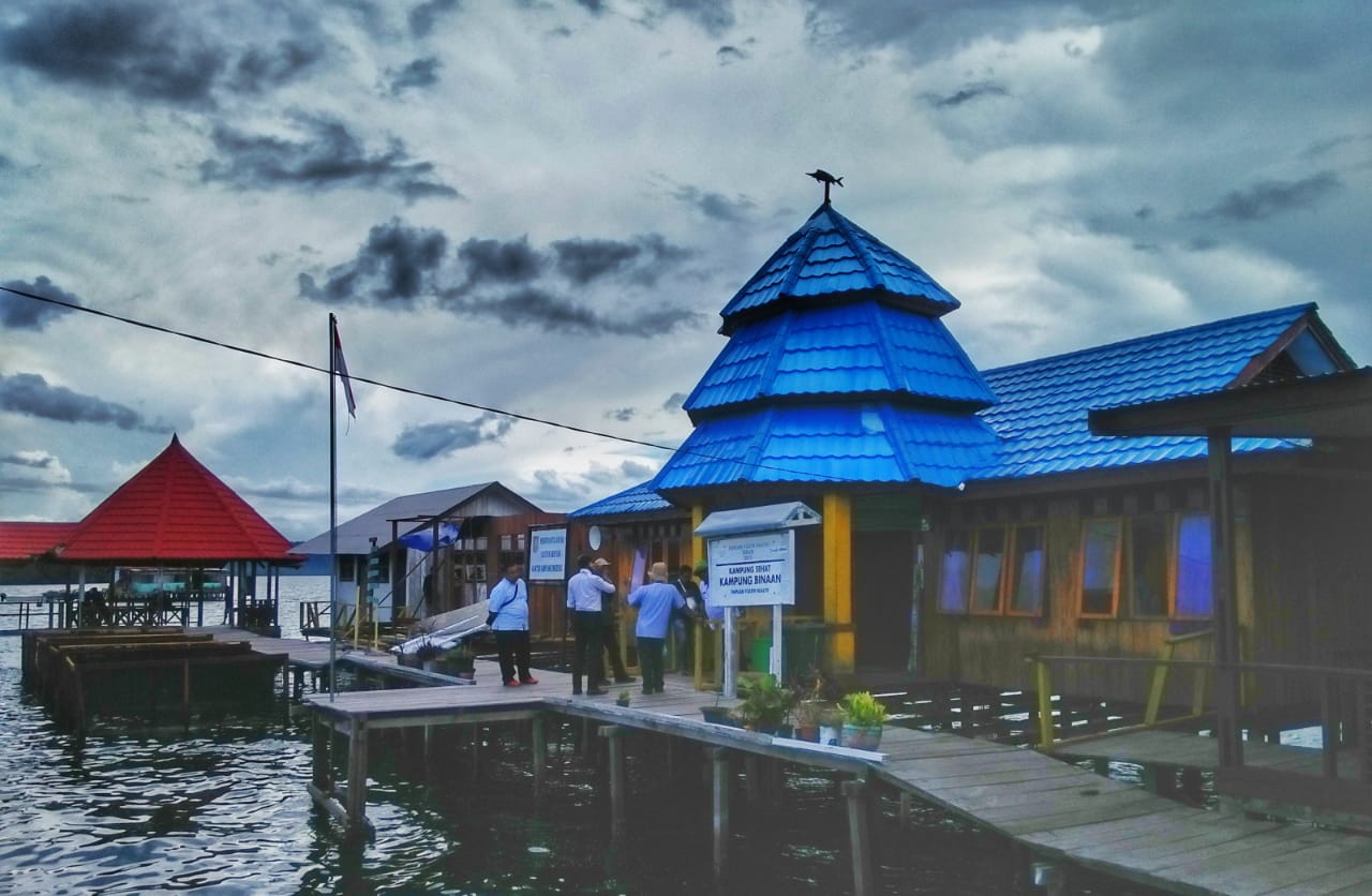 Papua juga memiliki kampung laut. Kampung Enggros namanya. foto:pesona indonesia