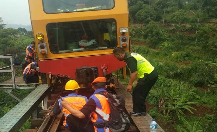 Kereta Kerja (MTT) anjlok di kilometer 154+8/9 antara Stasiun Cilame dan Stasiun Padalarang. (Foto:Antara)