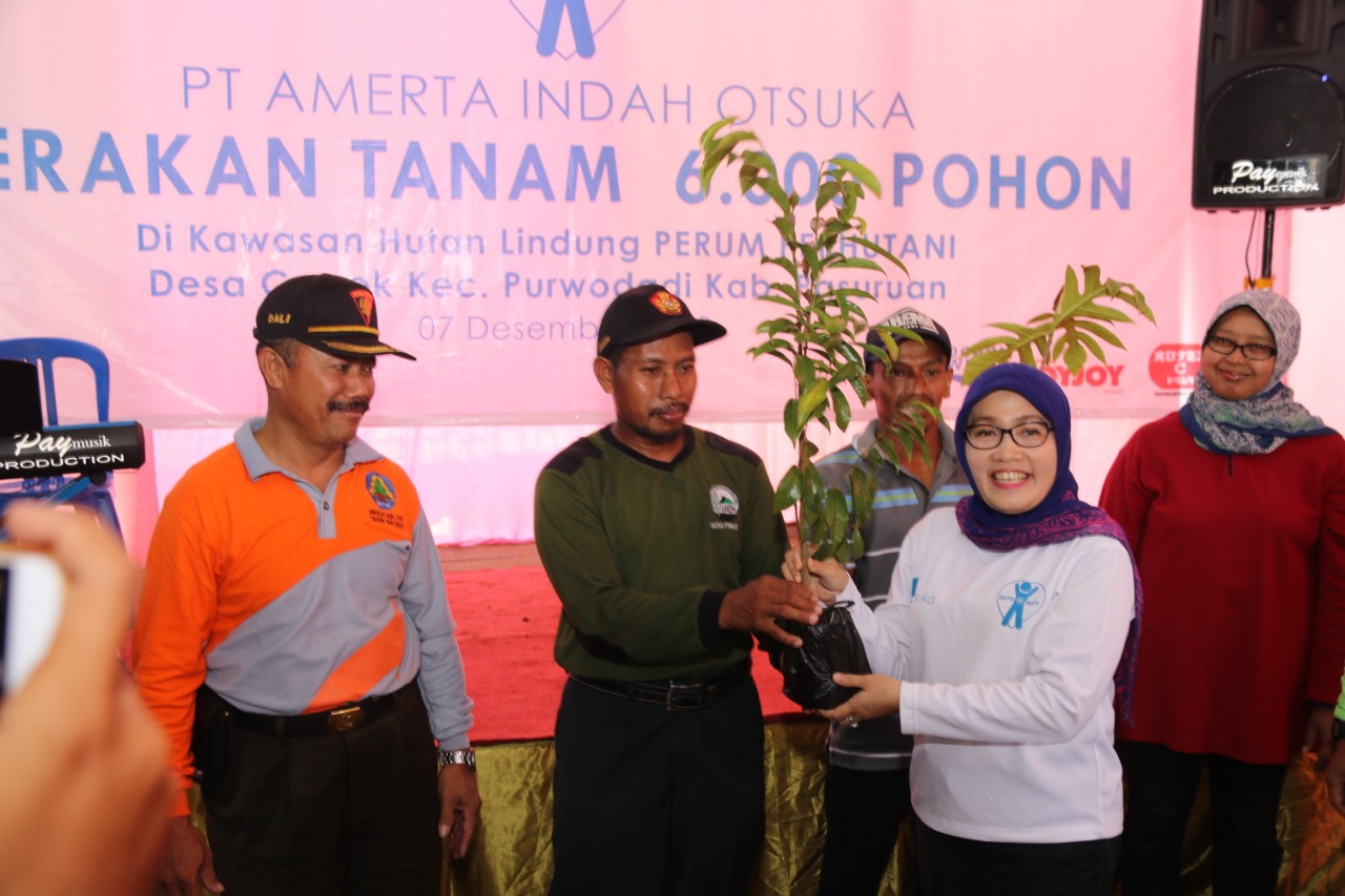 Penanaman bibit pohon di kawasan Purwodadi, Pasuruan. (Foto: Istimewa)