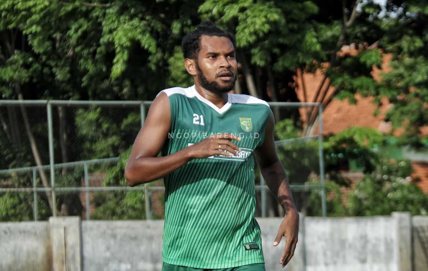 Bek Persebaya, Fandry Imbiri. (foto: Haris/ngopibareng)