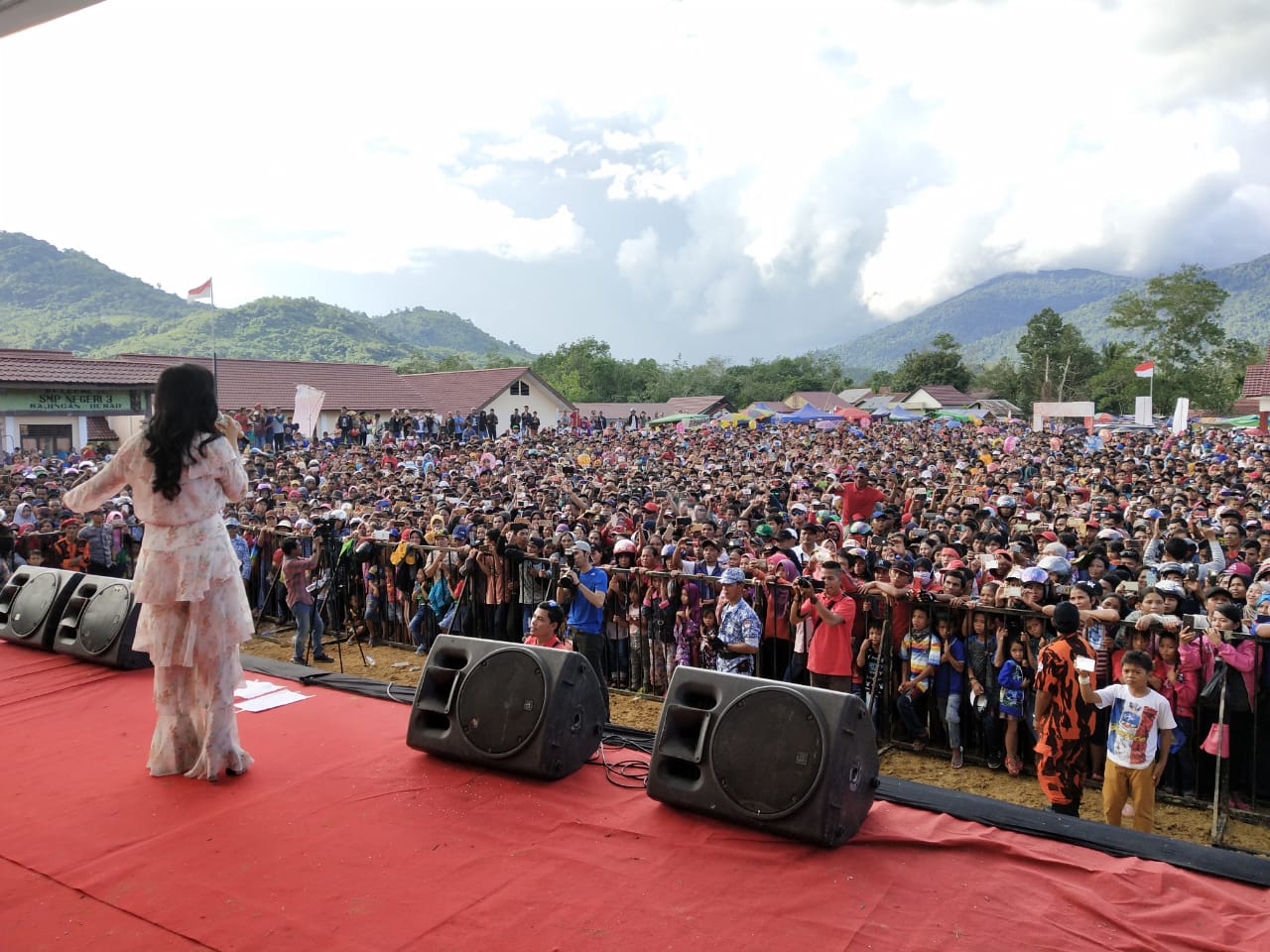 Ribuan wisman menyemut. foto:pesonaindonesia